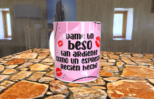 Taza de cafe con beso incluido